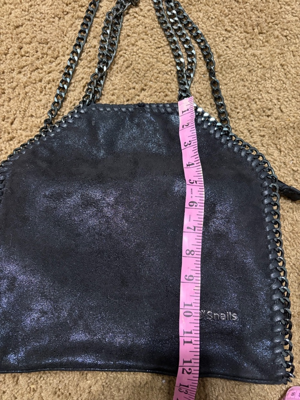 Snails 🐌 Metallic Black Snails Tote Bag with Lead-Tone Chain Detail - Picture 13 of 14